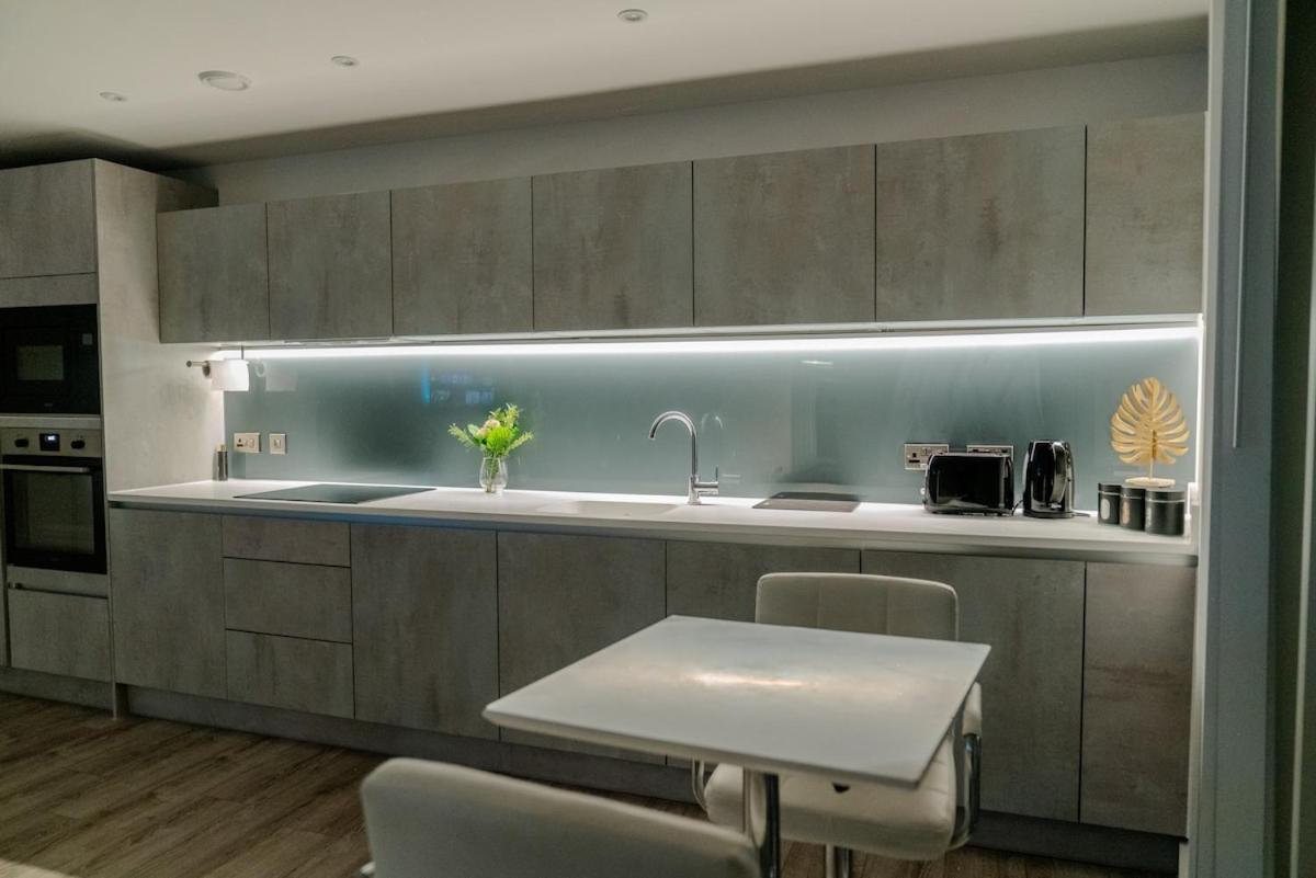 Luxury 2 Bed Penthouse With Stunning Views In Manchester City Centre ภายนอก รูปภาพ