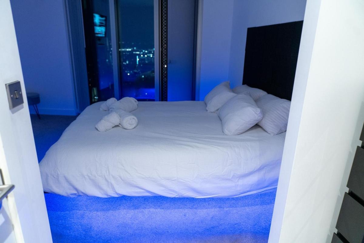 Luxury 2 Bed Penthouse With Stunning Views In Manchester City Centre ภายนอก รูปภาพ