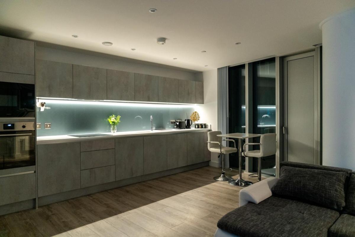 Luxury 2 Bed Penthouse With Stunning Views In Manchester City Centre ภายนอก รูปภาพ
